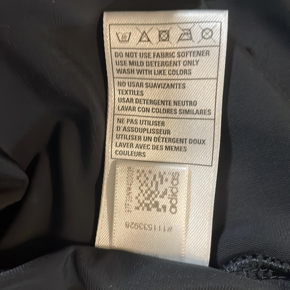 WNBA Adidas Team Issued TechFit Performance Top Size Medium - Picture 15 of 16